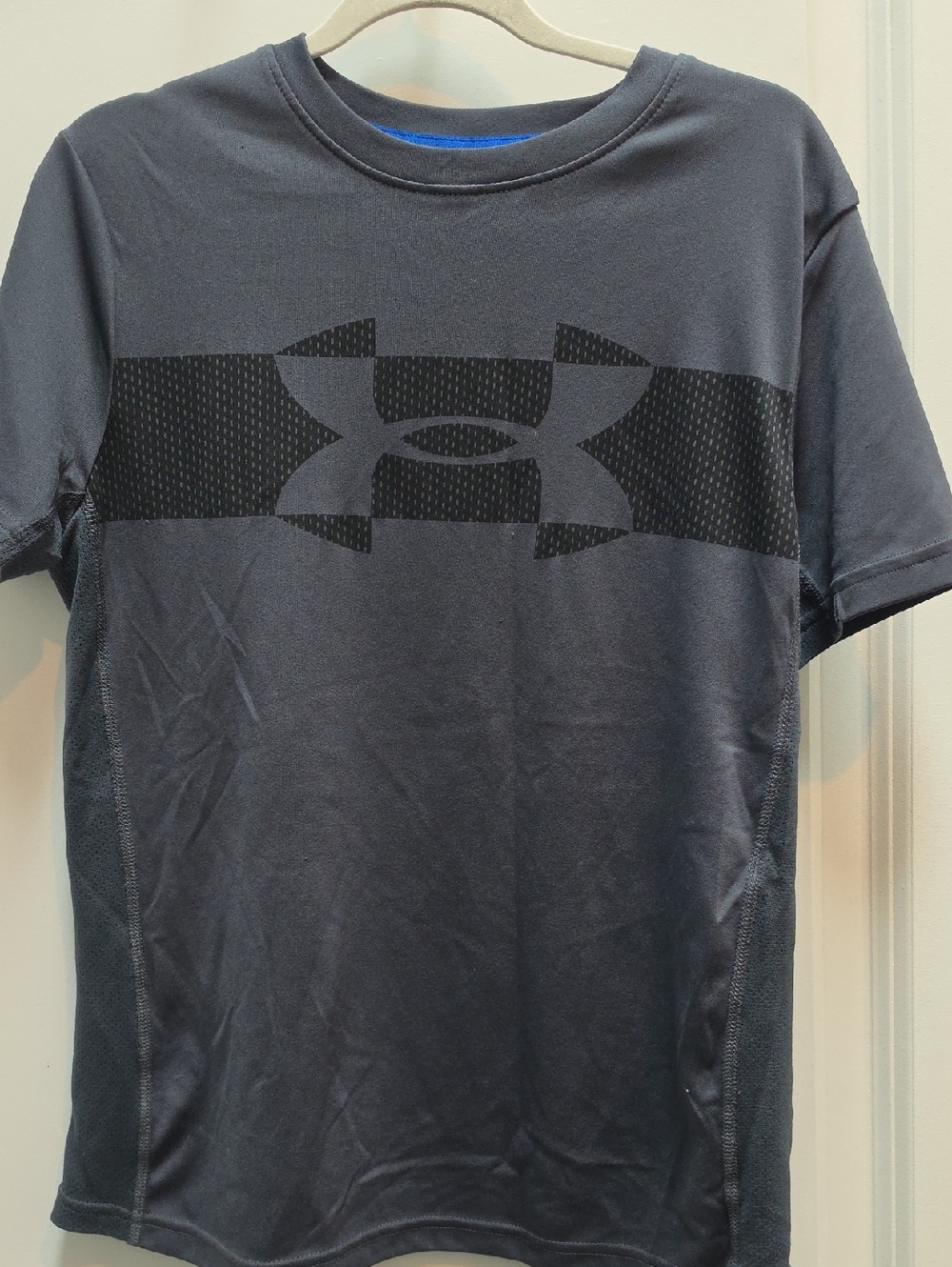 Under Armour Black & Dark Gray Boys' Short Sleeve Performance Tee